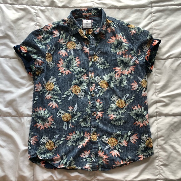 Denim & Flower Other - Hawaiian Inspired Button Down